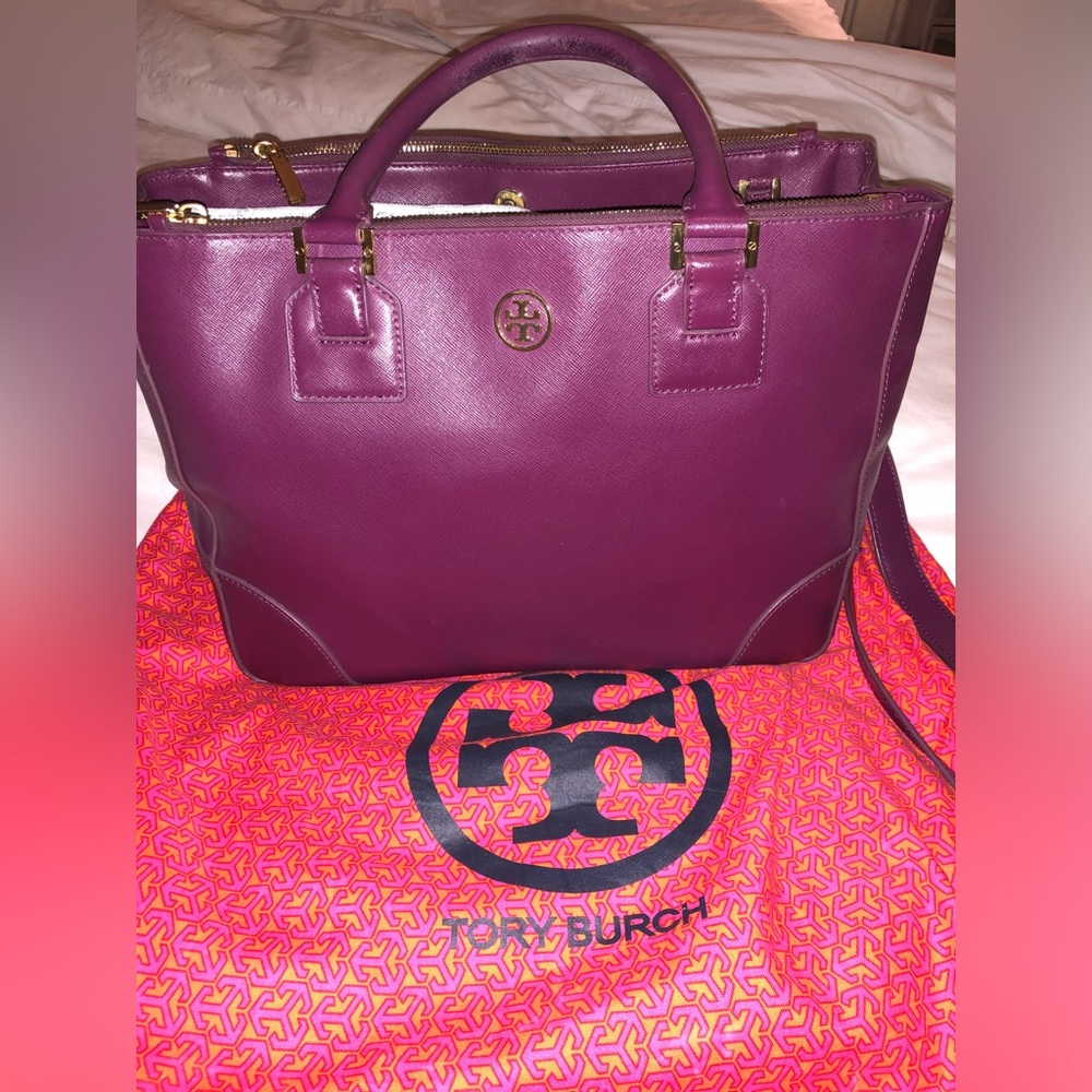 Tory Burch Robinson tote with dust bag.